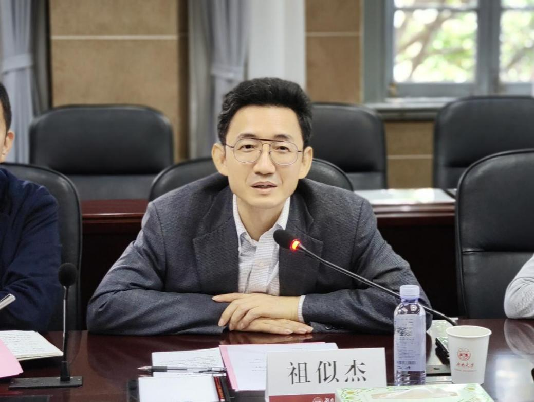 我校与上汽集团签署战略合作协议