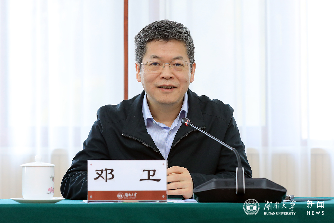 “巾帼心向党 建功新征程”女教职工代表座谈会举行