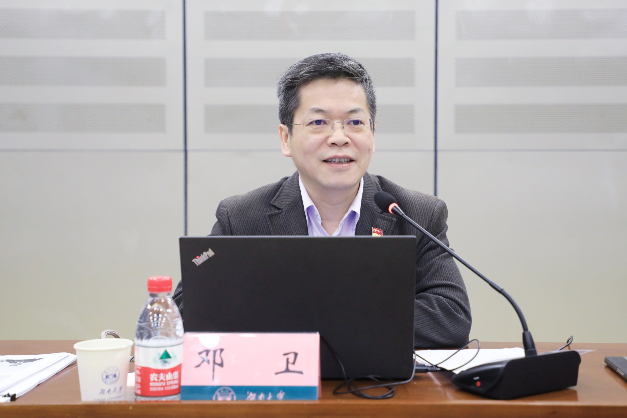 校党委书记邓卫主讲专题党课
