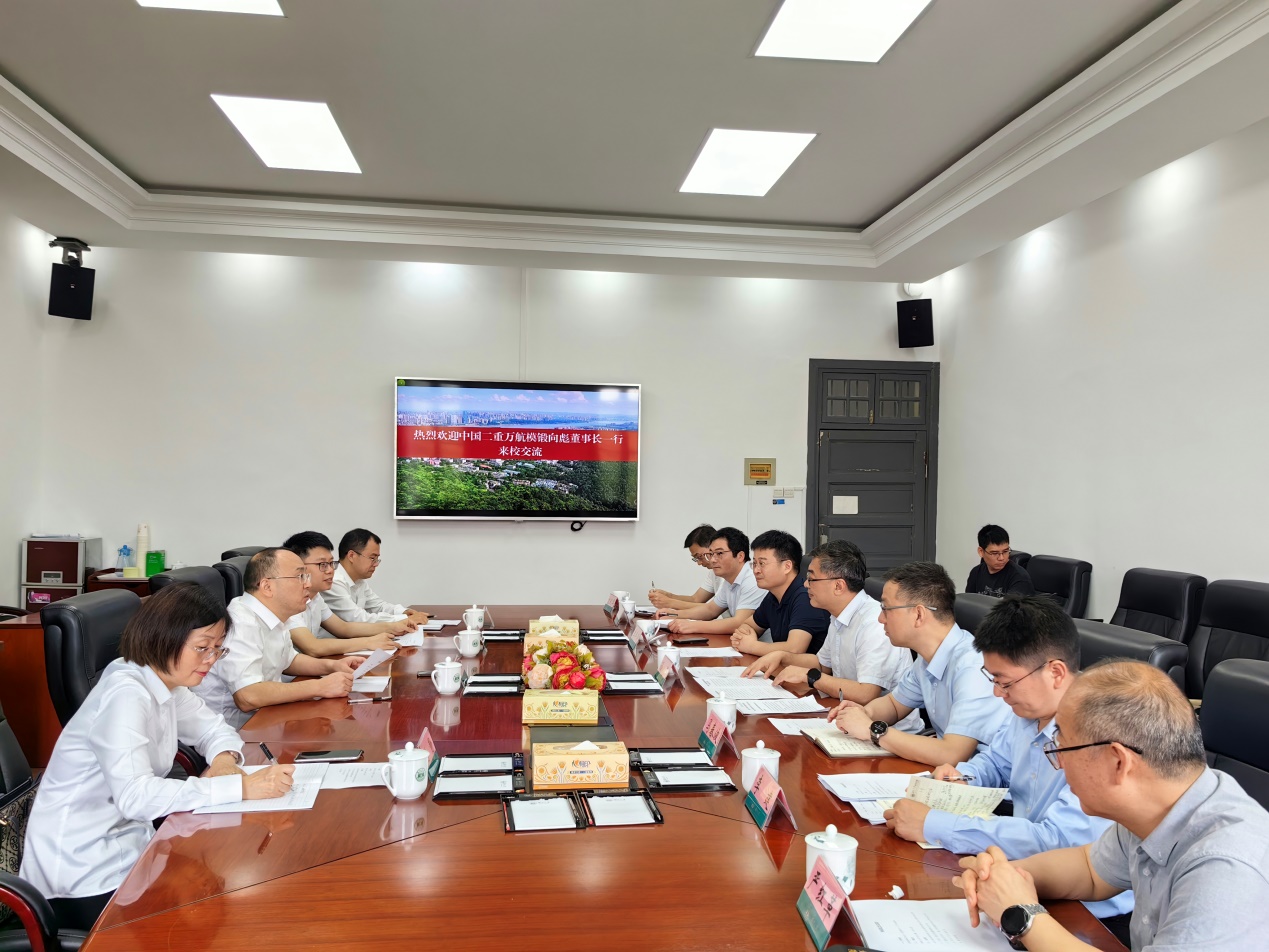 中国二重德阳万航模锻有限责任公司董事长向彪来校交流