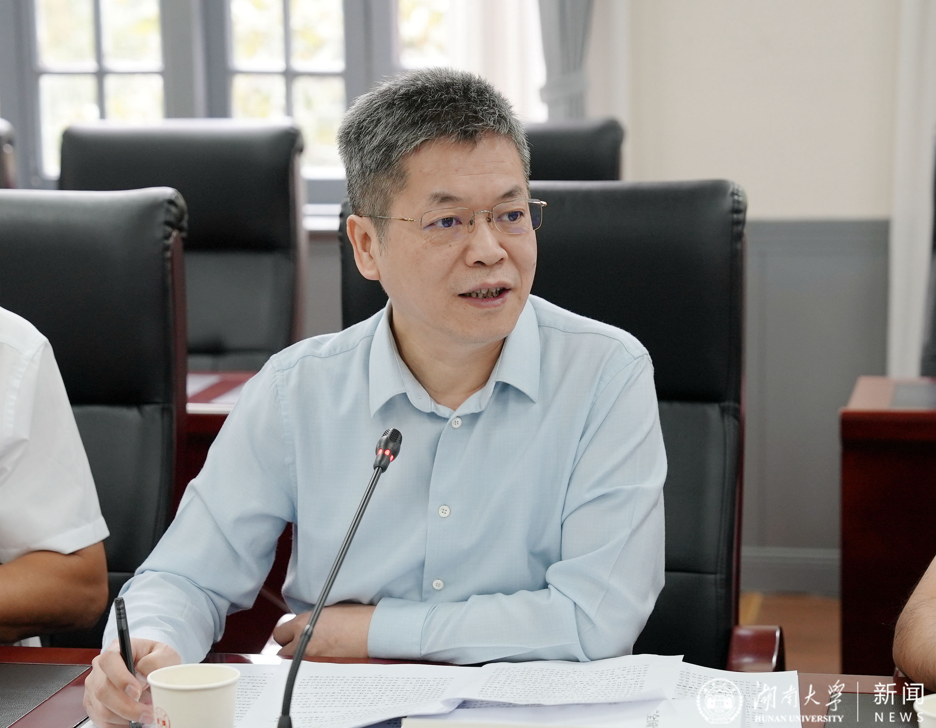 学校召开“全国党建工作示范高校”建设工作推进会