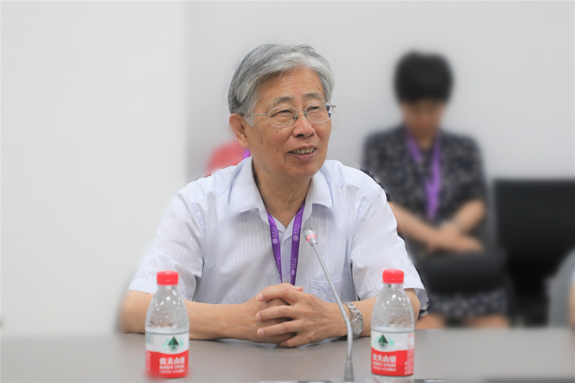 清华大学原党委副书记张再兴.陈宇翔作辅导报告.